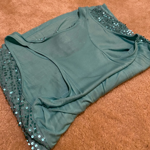 Aqua tank with sequin embellishments - Picture 5 of 5